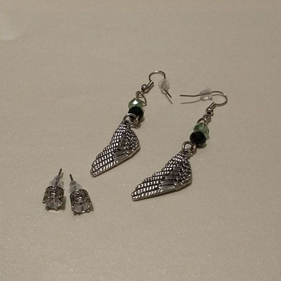 Jewelry - 🎈5/$25 2 Pairs of Vintage Earrings!